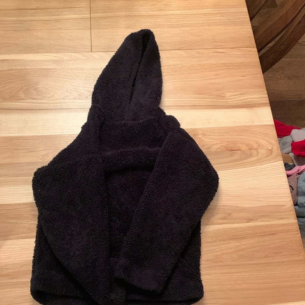 SMOKE FREE HOUSEHOLD. Girls cat & jack fluffy black hoodie.